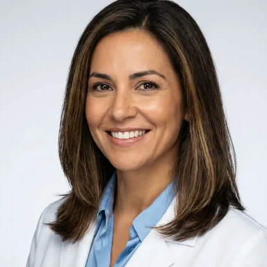 Retrato de la Dra. Elena Rodríguez García, hematóloga, con bata blanca y blusa azul claro